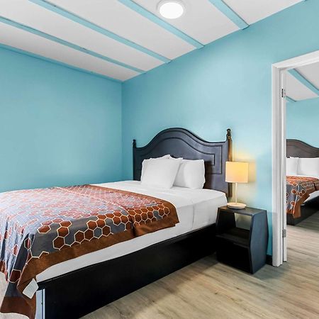 Rodeway Inn & Suites North Hollywood Burbank Airport - Universal Area Λος Άντζελες Εξωτερικό φωτογραφία