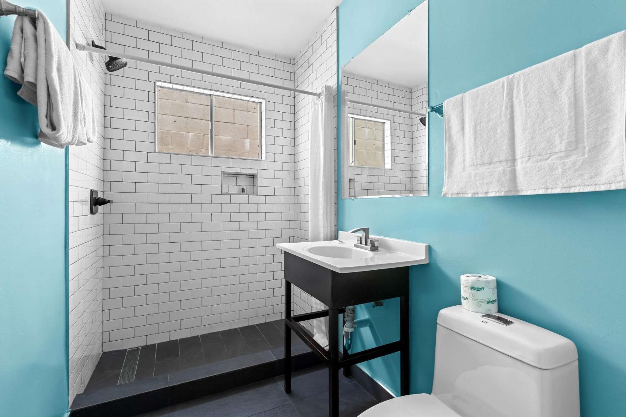 Rodeway Inn & Suites North Hollywood Burbank Airport - Universal Area Λος Άντζελες Εξωτερικό φωτογραφία