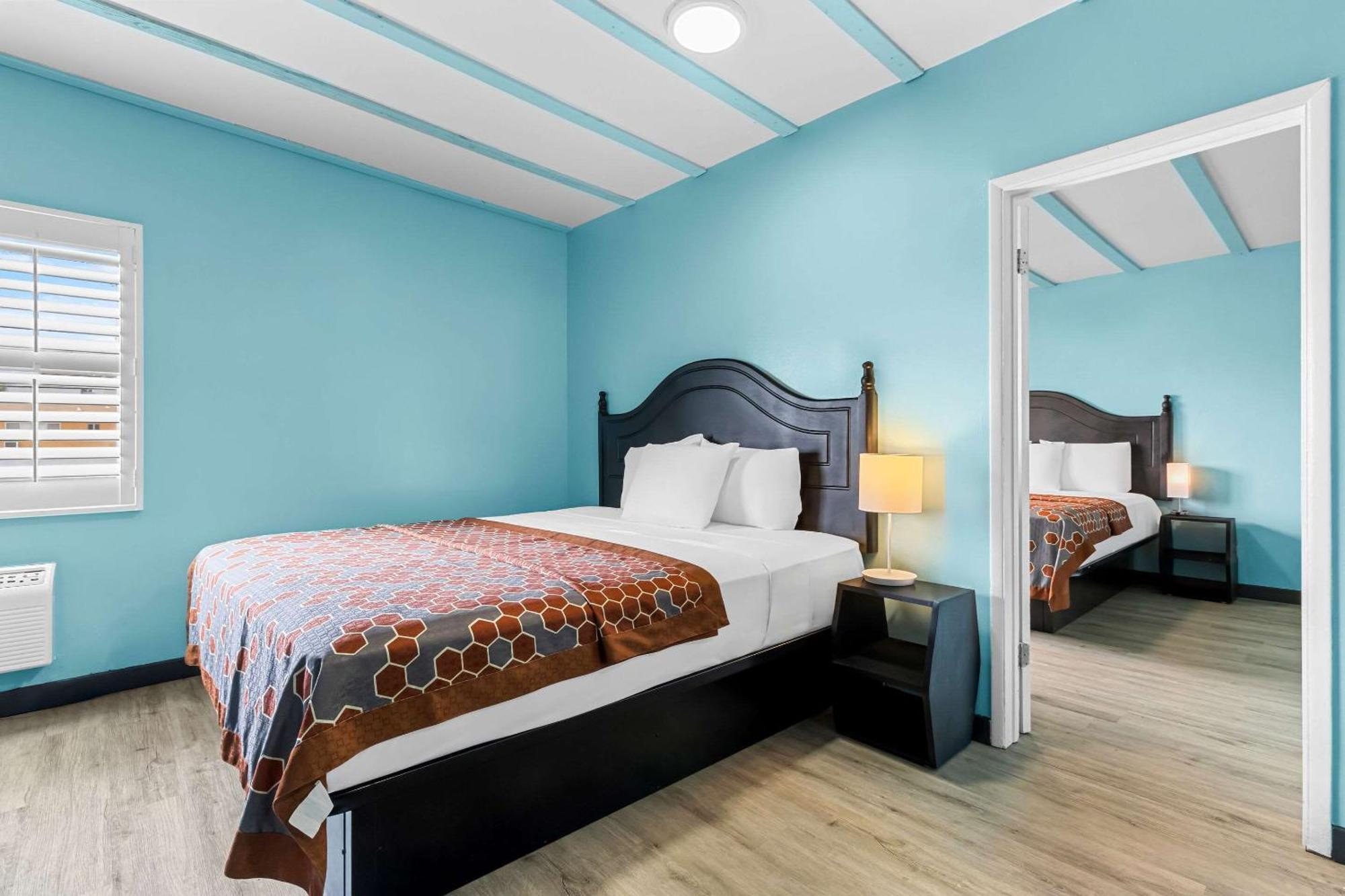 Rodeway Inn & Suites North Hollywood Burbank Airport - Universal Area Λος Άντζελες Εξωτερικό φωτογραφία