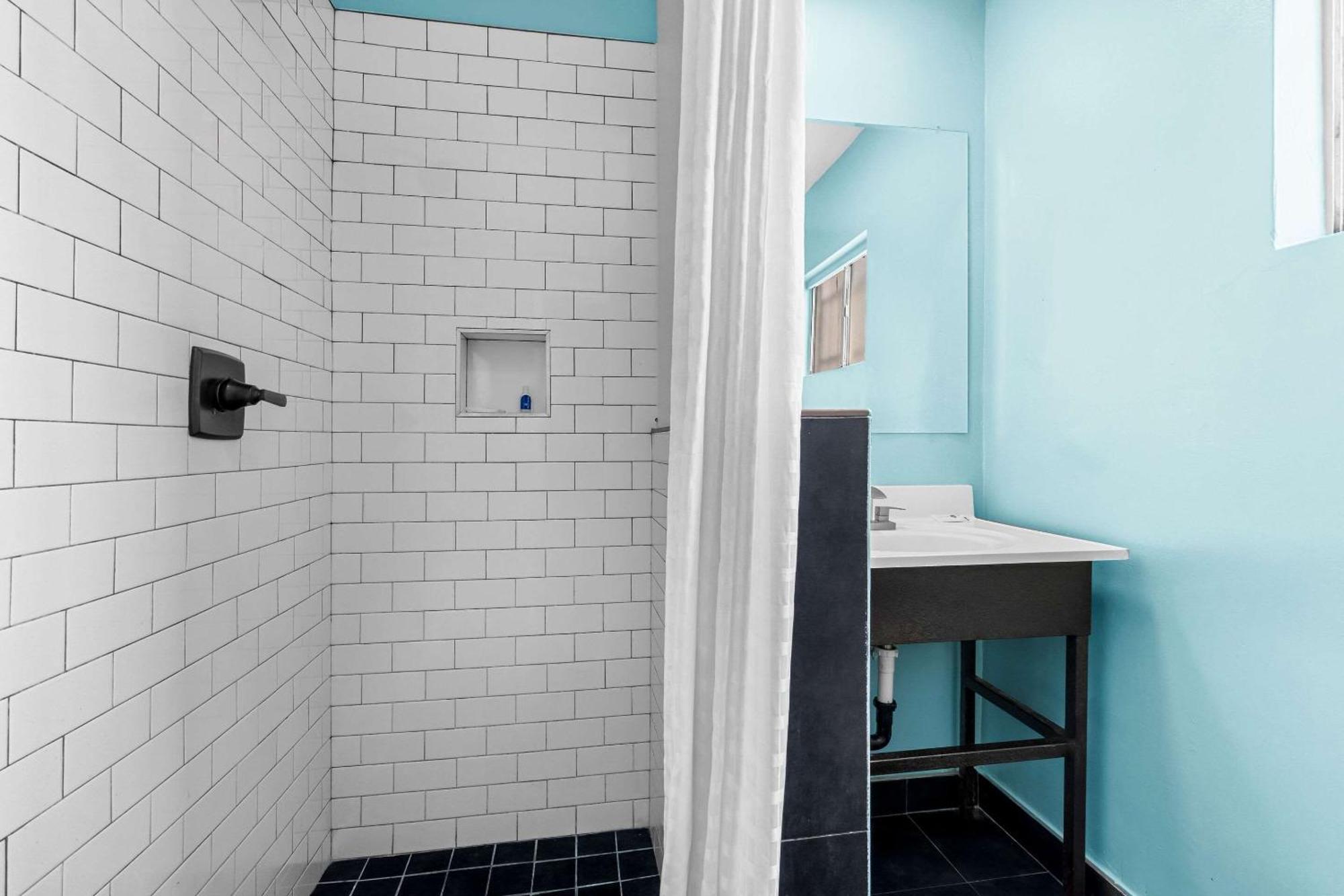 Rodeway Inn & Suites North Hollywood Burbank Airport - Universal Area Λος Άντζελες Εξωτερικό φωτογραφία