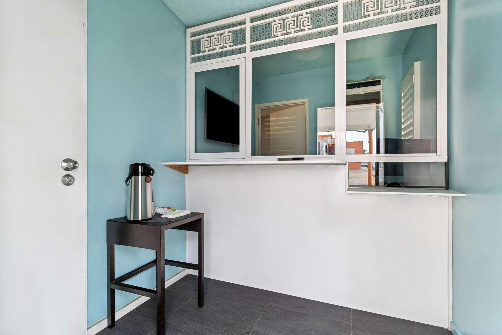 Rodeway Inn & Suites North Hollywood Burbank Airport - Universal Area Λος Άντζελες Εξωτερικό φωτογραφία
