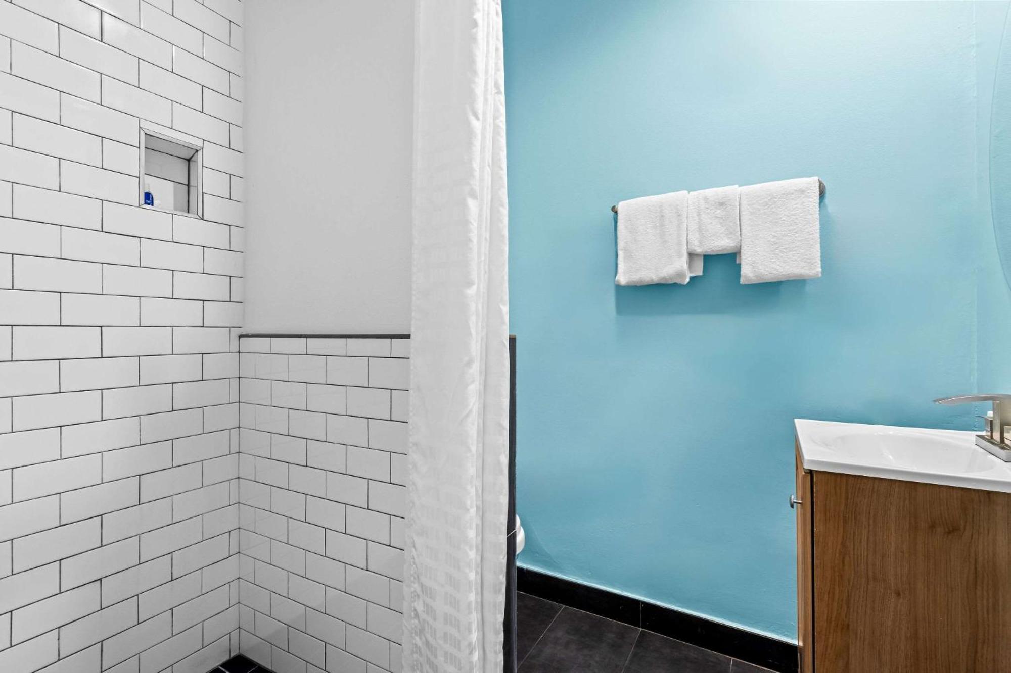 Rodeway Inn & Suites North Hollywood Burbank Airport - Universal Area Λος Άντζελες Εξωτερικό φωτογραφία