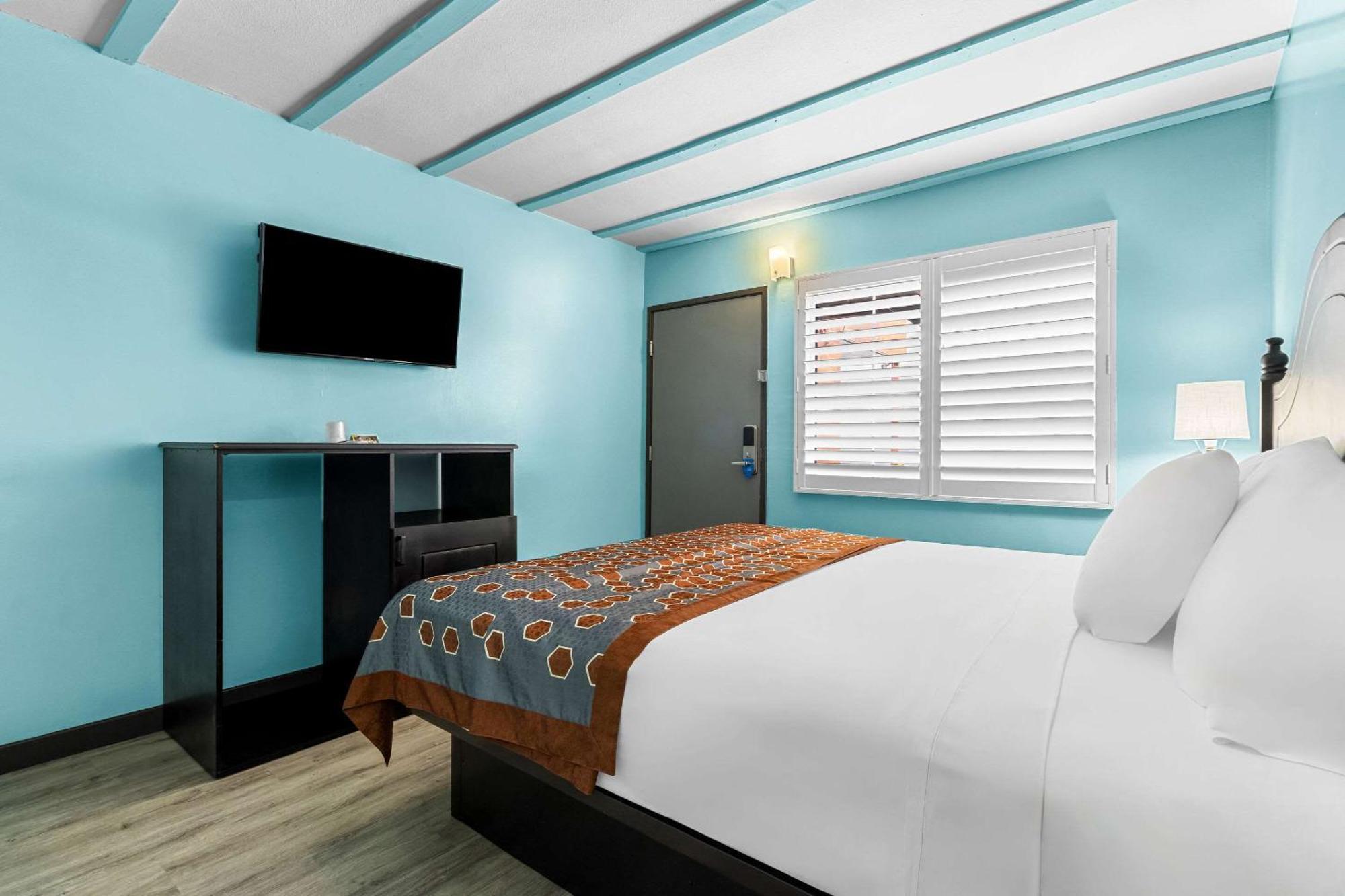 Rodeway Inn & Suites North Hollywood Burbank Airport - Universal Area Λος Άντζελες Εξωτερικό φωτογραφία