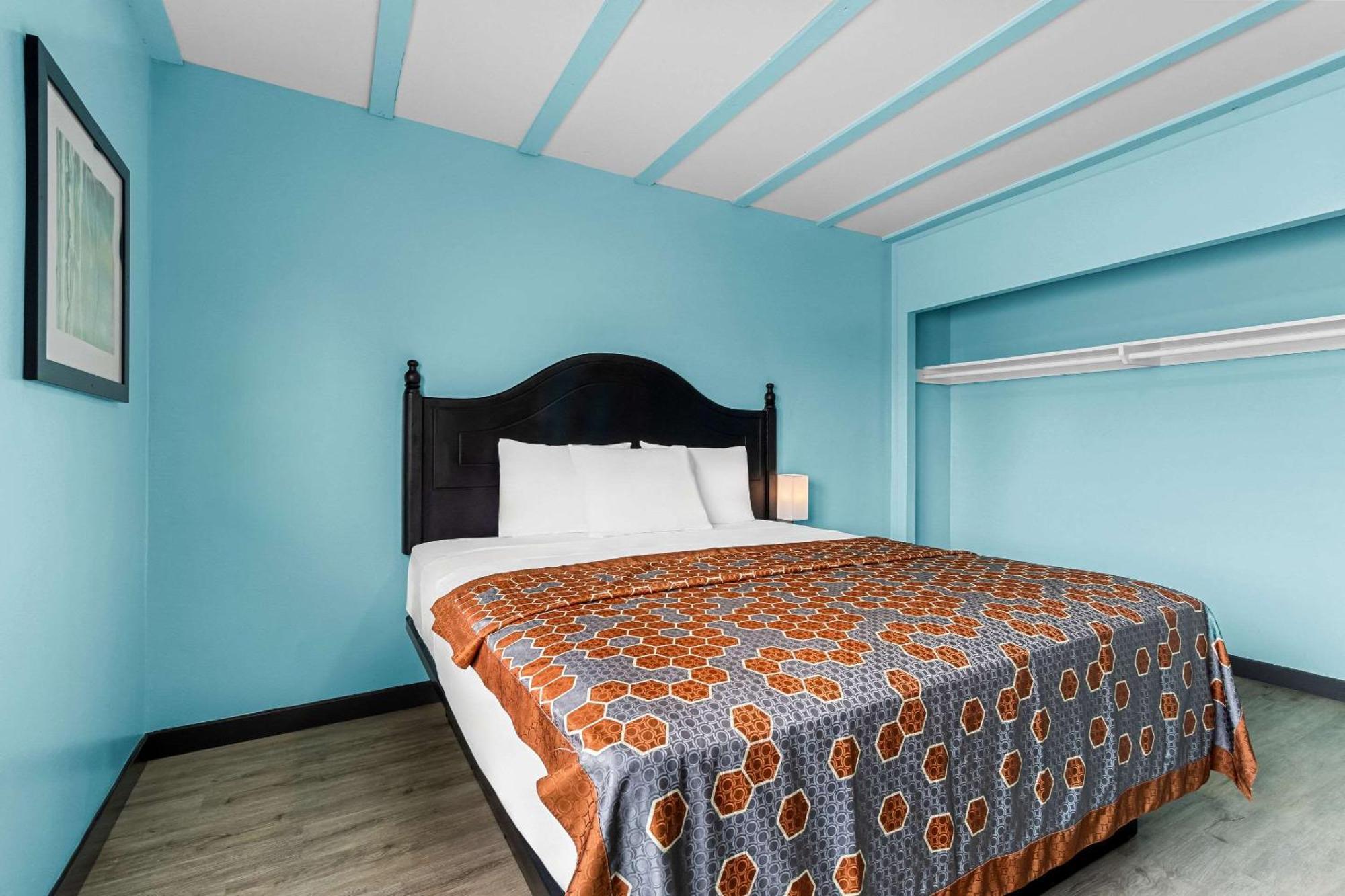 Rodeway Inn & Suites North Hollywood Burbank Airport - Universal Area Λος Άντζελες Εξωτερικό φωτογραφία