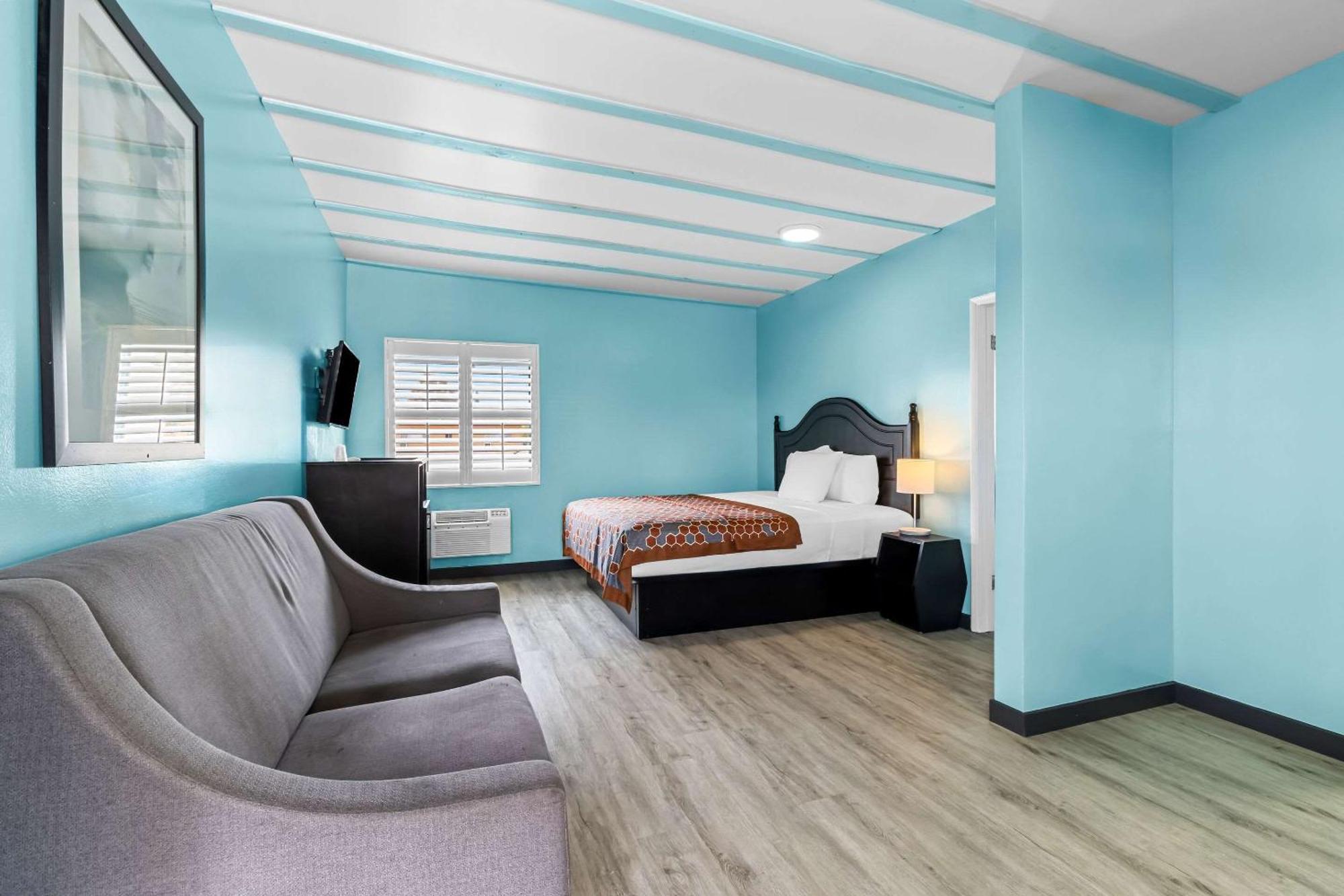Rodeway Inn & Suites North Hollywood Burbank Airport - Universal Area Λος Άντζελες Εξωτερικό φωτογραφία