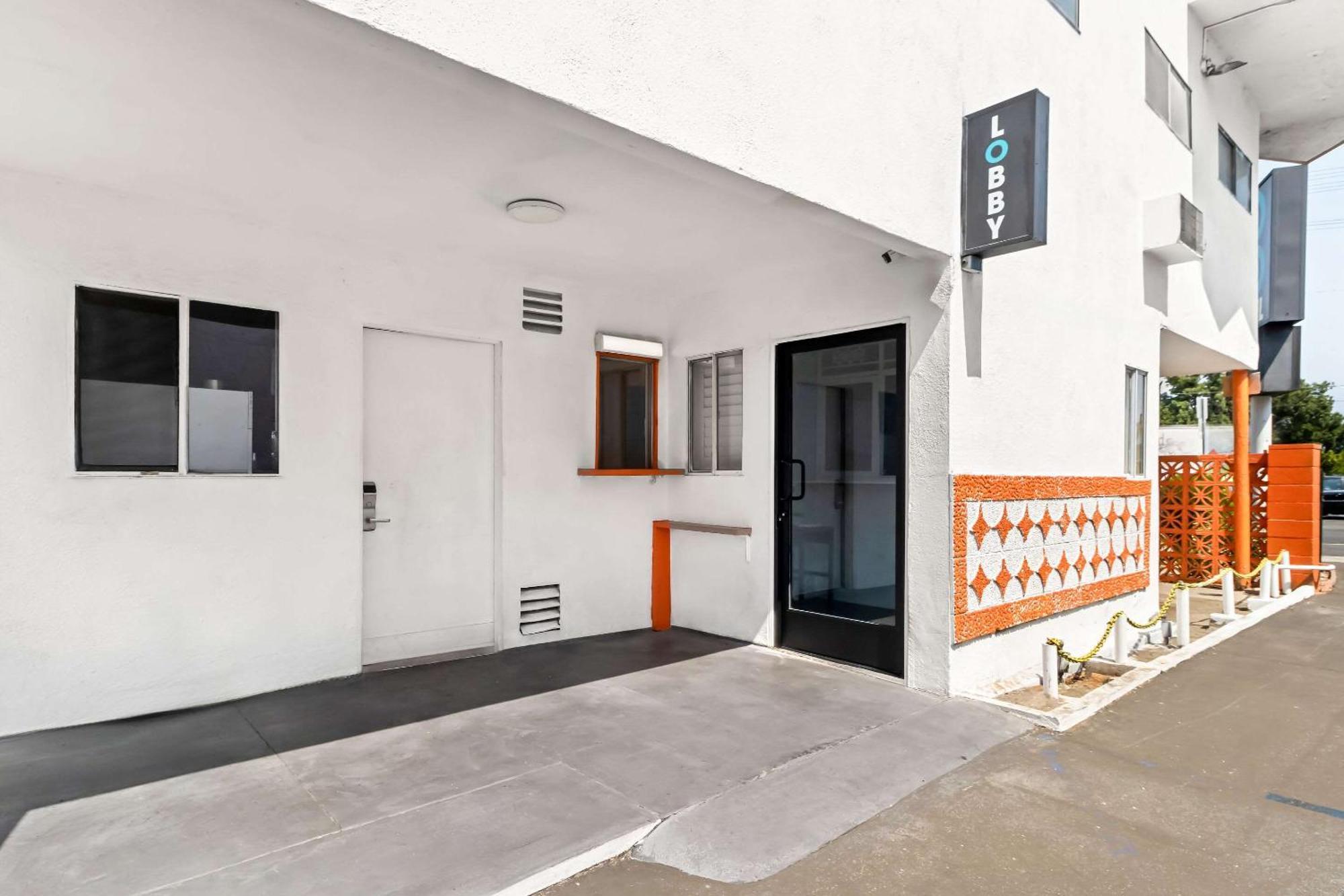 Rodeway Inn & Suites North Hollywood Burbank Airport - Universal Area Λος Άντζελες Εξωτερικό φωτογραφία
