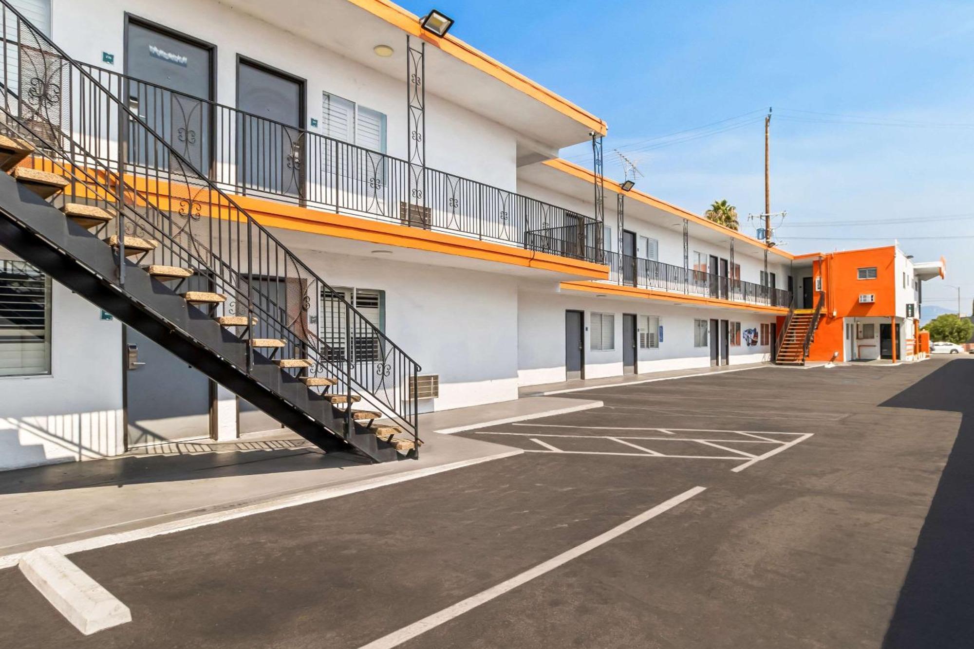 Rodeway Inn & Suites North Hollywood Burbank Airport - Universal Area Λος Άντζελες Εξωτερικό φωτογραφία